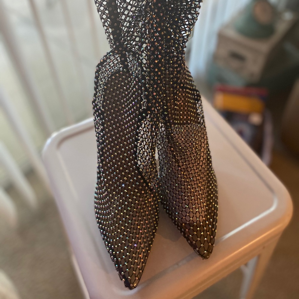 Fishnet Heels - Picture 6 of 7